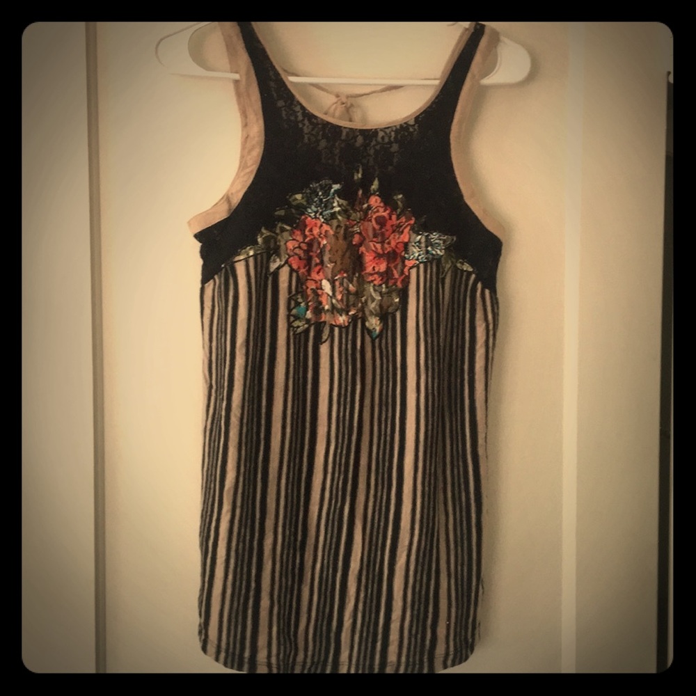 🌸FREE PEOPLE Lace flower tank top🌺